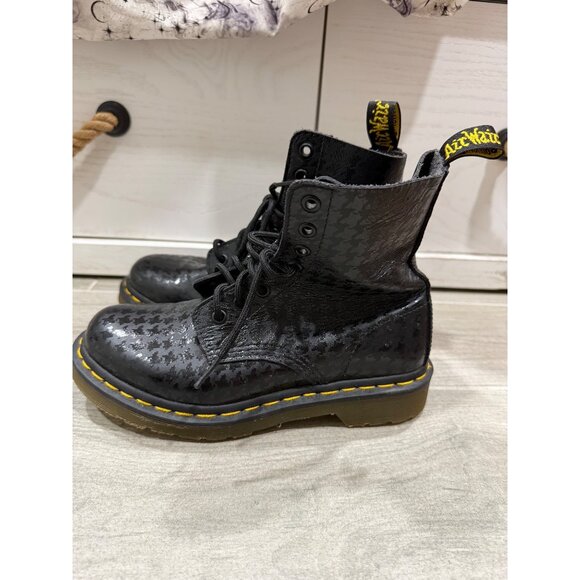 Dr. Martens Pina Black Hi Shine Houndstooth Printed Softy T Boot - Picture 2 of 5